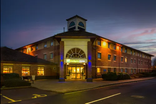 Holiday Inn Express Warwick - Stratford-Upon-Avon Exterior Photos