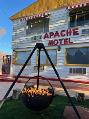 Apache Motel Extérieur Photos