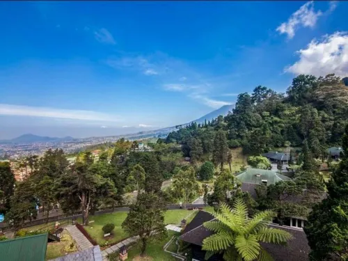 Puncak Pass Resort Kamar Photos