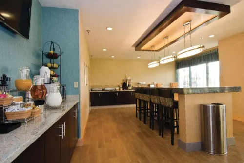 La Quinta Inn & Suites by Wyndham Marysville Dining Photos