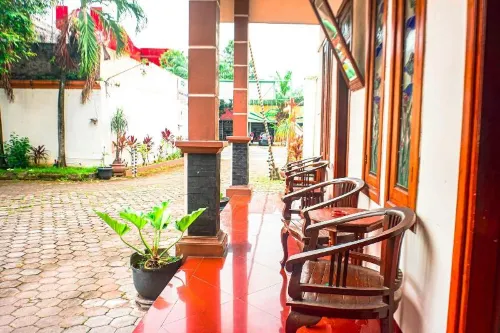 Hotel Laweyan Solo Рядом с отелем Photos