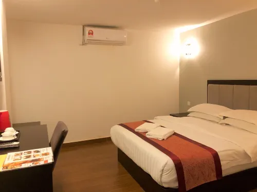 KK Waterfront Hotel Camere Photos