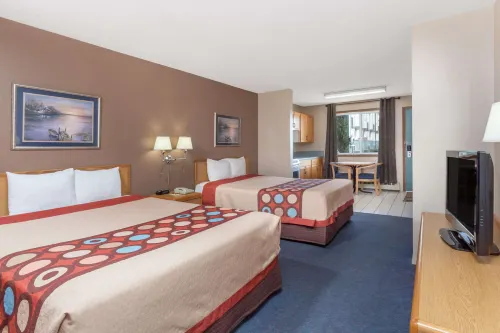 Super 8 by Wyndham Medicine Hat AB Photos