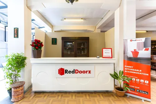 RedDoorz @ Urip Sumoharjo Solo Area Publik Photos