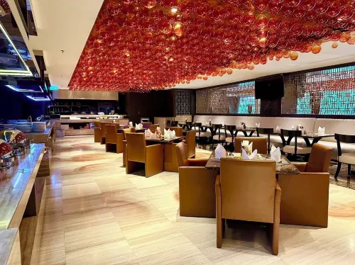 Graceland Hotel Bangkok Restauration Photos