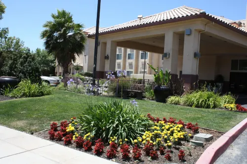 Holiday Inn Express Madera-Yosemite PK Area Exterior Photos