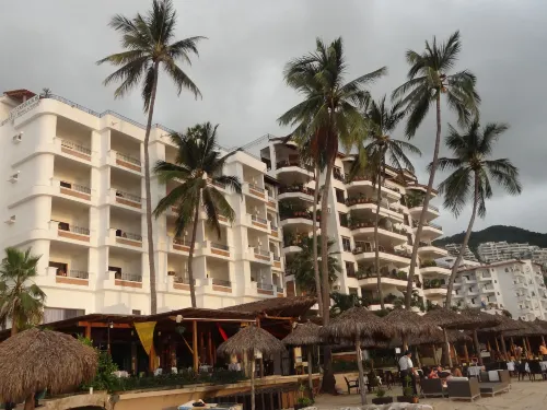 Emperador Vallarta Beachfront Hotel and Suites Exterior Photos