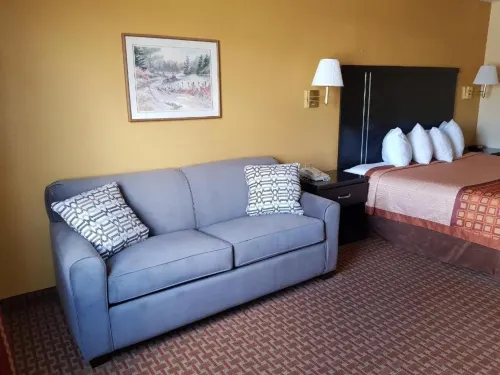 Rodeway Inn & Suites Rooms Photos