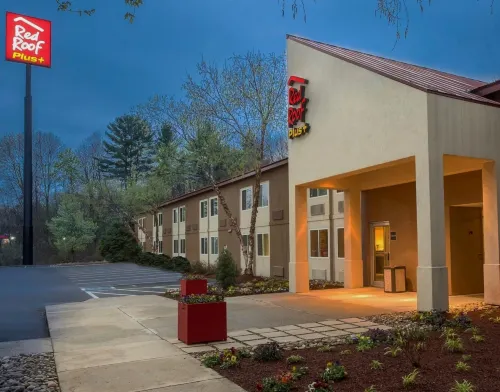 Red Roof Plus+ South Deerfield - Amherst Featured Photos