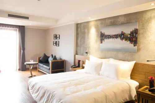 Bespoke Trendy Hotel Hanoi Photos
