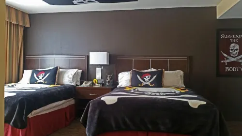 Holiday Inn & Suites Anaheim (1 Blk/Disneyland®) Photos