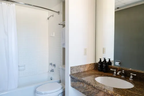 The Lafayette New Orleans by Kasa Rooms Photos