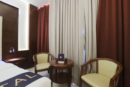 Queen Palace Hotel Rooms Photos