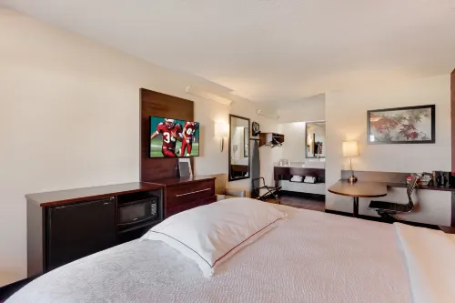 Super 8 by Wyndham Deerfield - Northbrook Featured Photos