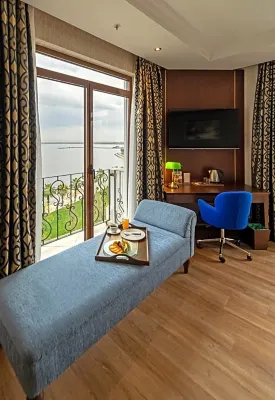 Wellborn Luxury Hotel Rooms Photos
