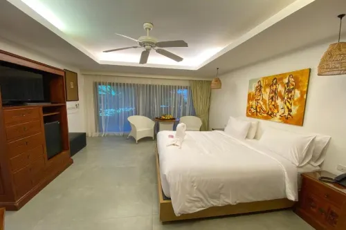Lokal Phuket "Former K-Hotel" Zimmer Photos