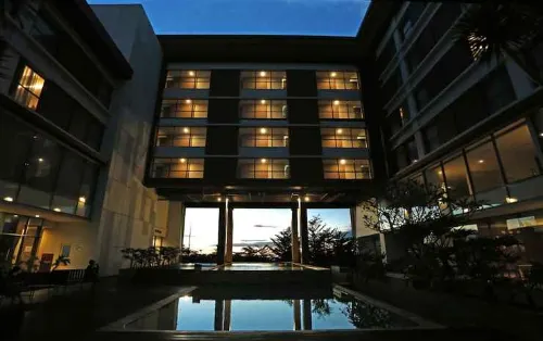 Mercure Padang Eksterior Photos
