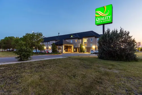 Quality Inn & Suites Yorkton Eksterior Photos