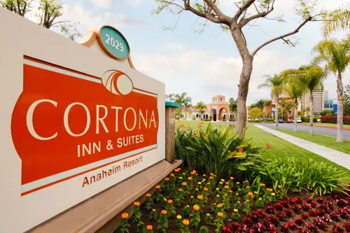 Cortona Inn and Suites Anaheim Resort Circondario Photos