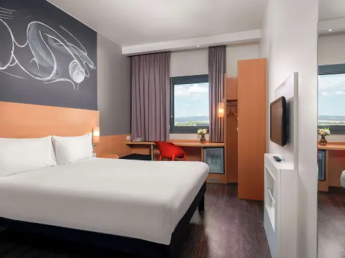 Ibis Ankara Airport Zimmer Photos