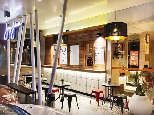 Avira Hotel Makassar Dining Photos