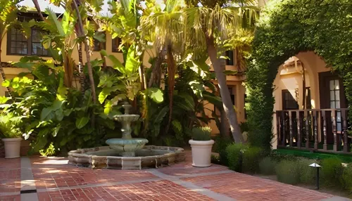 Historic Santa Maria Inn Exterior Photos