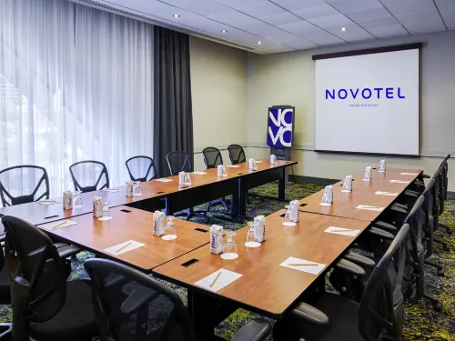Novotel Toronto North York Business Facilities Photos