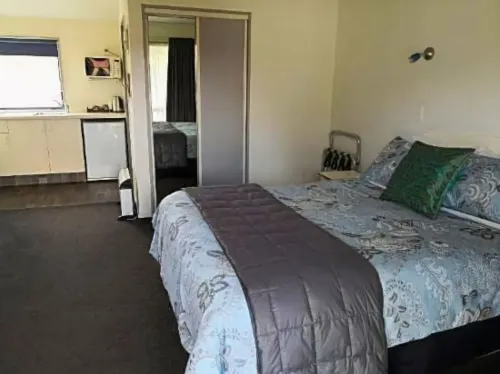 Annabelle Court Motel Rum Photos