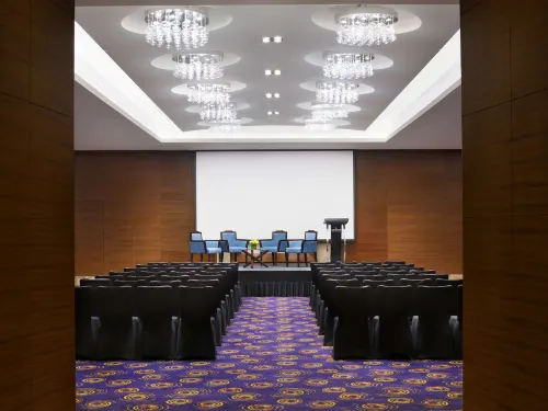 Mövenpick Hotel Jumeirah Beach Business Photos