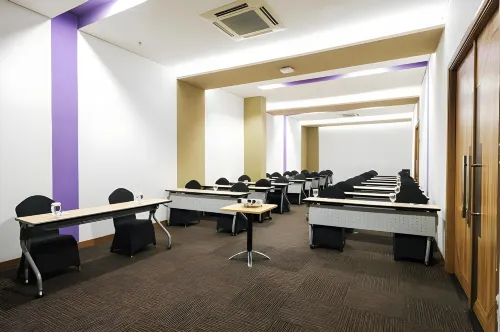 Luminor Hotel Metro Bandung Business Facilities Photos