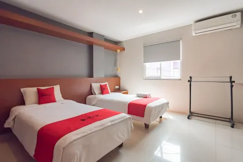 RedDoorz Plus @ Dago Pojok 3 Photos