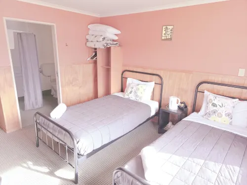 Waitomo Village Chalets Home of Kiwipaka Rooms Photos