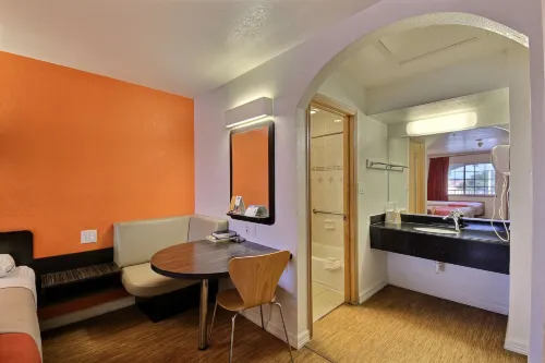 Motel 6 Edinburg, TX Rooms Photos