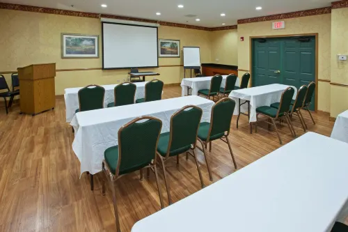 Country Inn & Suites by Radisson, Chicago O'Hare South, IL Business Photos