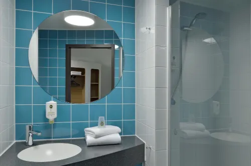 B&B HOTEL Wuppertal City-South الغرف Photos