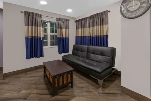 Microtel Inn & Suites by Wyndham BWI Airport Baltimore Photos