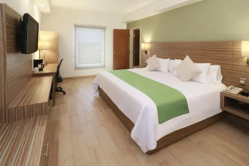 Wyndham Garden Monterrey Valle Real Photos