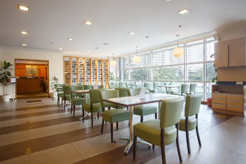 The Linden Suites Restauration Photos