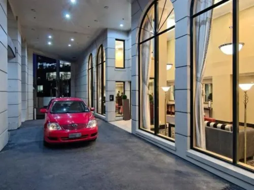 Parkside Hotel & Apartments Photos