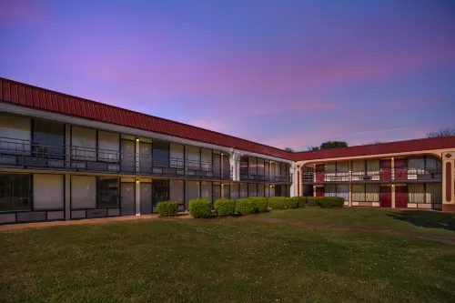 Red Roof Inn Montgomery - Midtown Exterior Photos