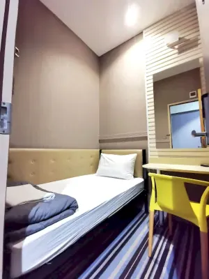 Capital O 75451 Podstel Hostel Bangkok Huoneet Photos