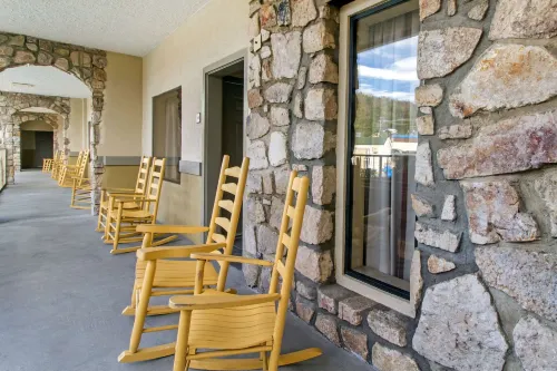 Econo Lodge Inn & Suites Gatlinburg at the Convention Center Public Areas Photos