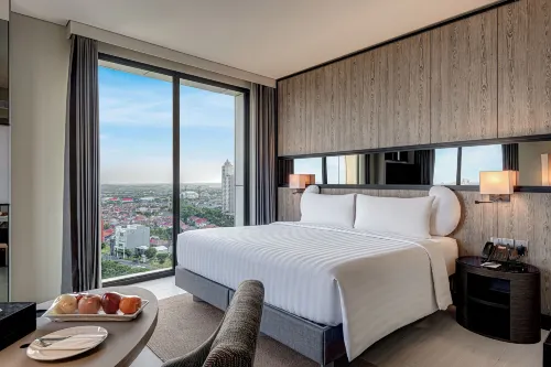 Whiz Luxe Hotel Spazio Surabaya Kamar Photos