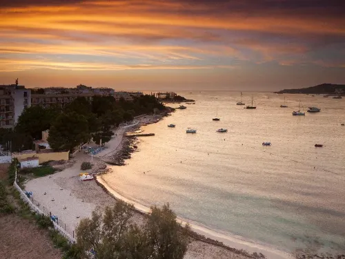 AxelBeach Ibiza Suites Apartments Spa and Beach Club - Adults Only À proximité de l'hôtel Photos