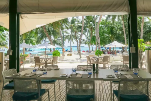 Holiday Inn Resort Kandooma Maldives - Kids Stay and Eat Free Makanan Photos