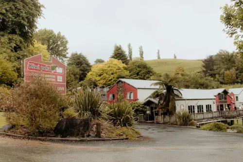 Waitomo Village Chalets Home of Kiwipaka Extérieur Photos