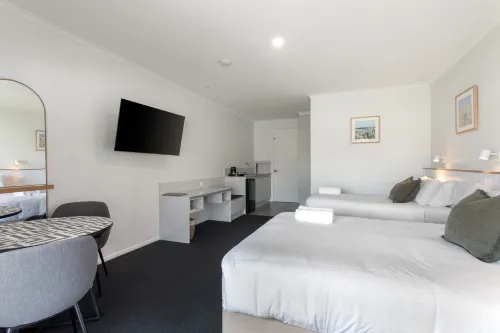 Mariners Cove Waterfront Motel and Apartments Photos
