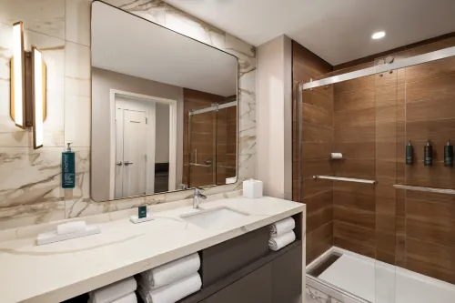 Hilton BNA Nashville Airport Terminal Rooms Photos