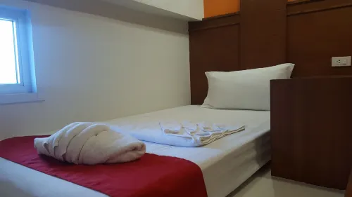 First and Frang Hotel - Koh Phangan Huoneet Photos
