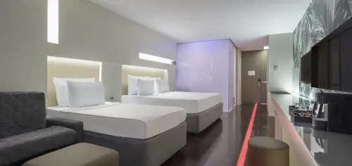 Nirvana Cosmopolitan Hotel - Convention & Sports Center Kamar Photos